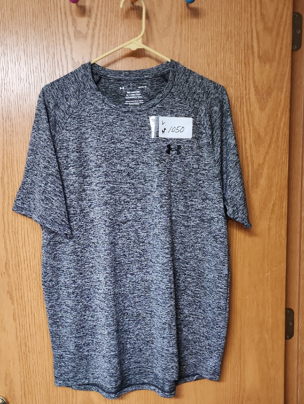 Under Armour Men’s Black & Gray  Short Sleeve Performance Tee L number 1050
